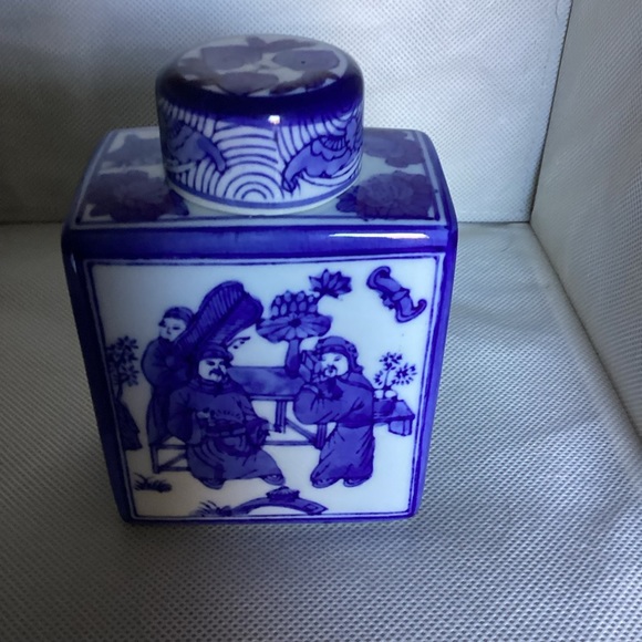 Small Square Blue White Chinoiserie Character Tea Jar - Picture 5 of 6